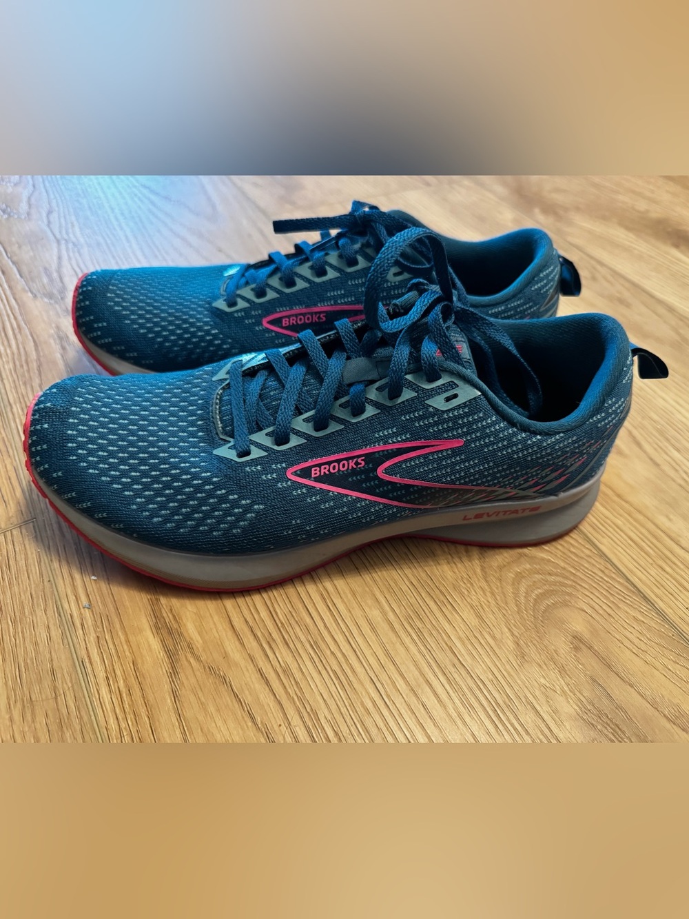 Like New Brooks Women's Teal and Pink Levitate Running Sneakers - Picture 4 of 7